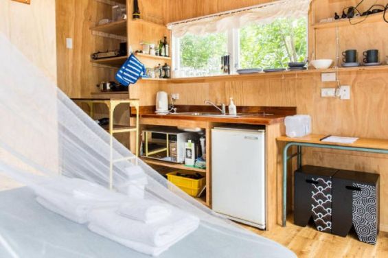 Driftwood Bungalow kitchenette