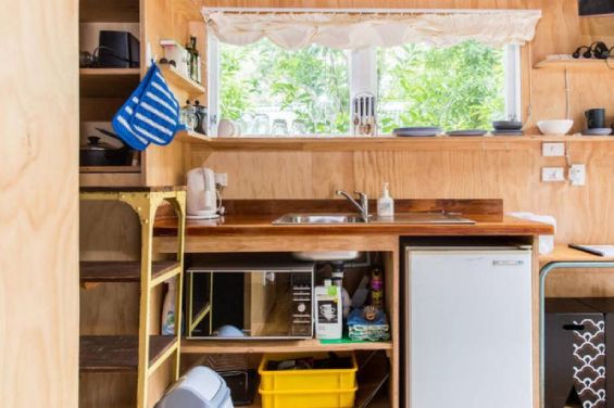 Driftwood Bungalow kitchenette